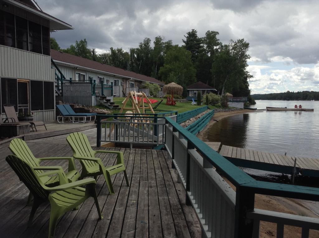 Algonquin Lakeside Inn Dwight Zewnętrze zdjęcie