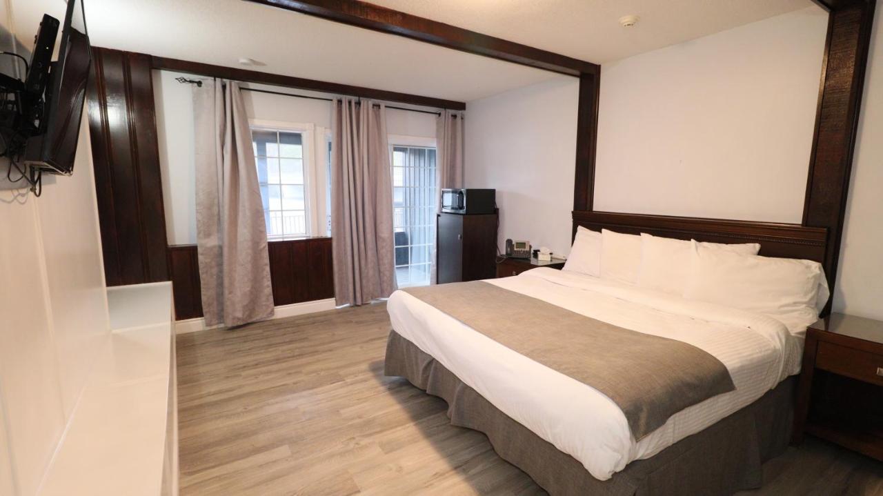 Algonquin Lakeside Inn Dwight Zewnętrze zdjęcie