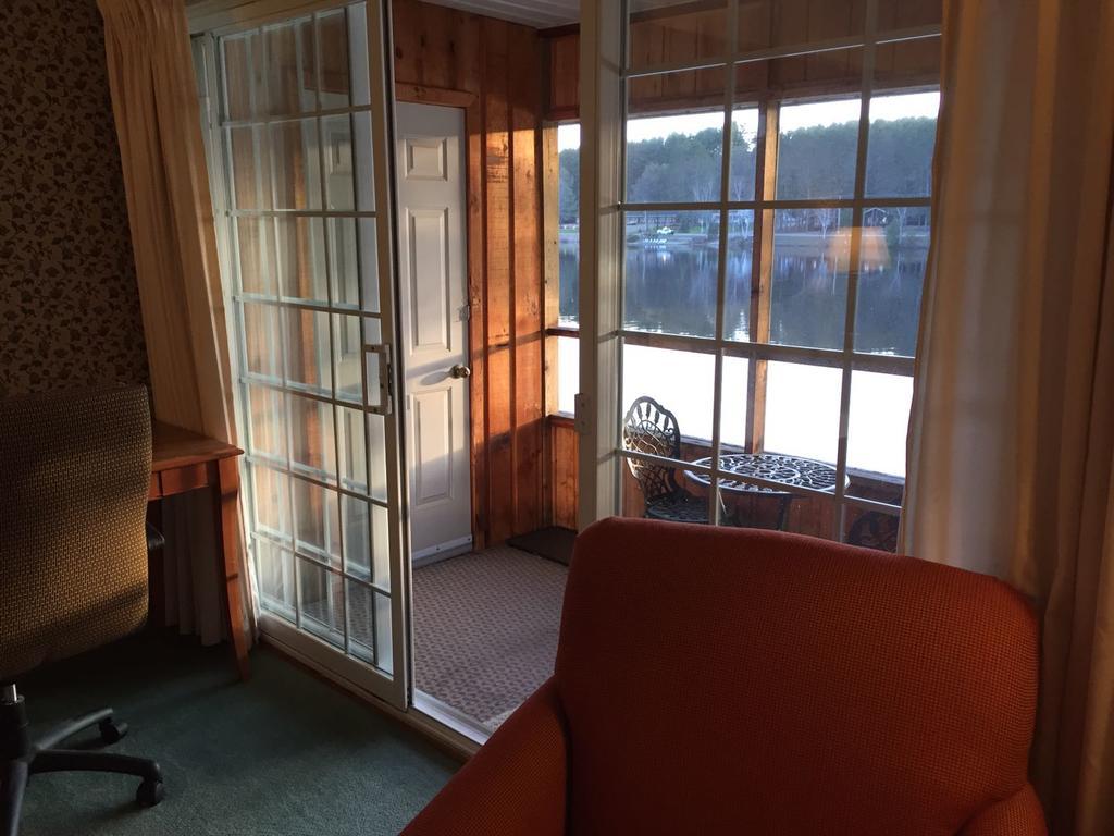 Algonquin Lakeside Inn Dwight Zewnętrze zdjęcie