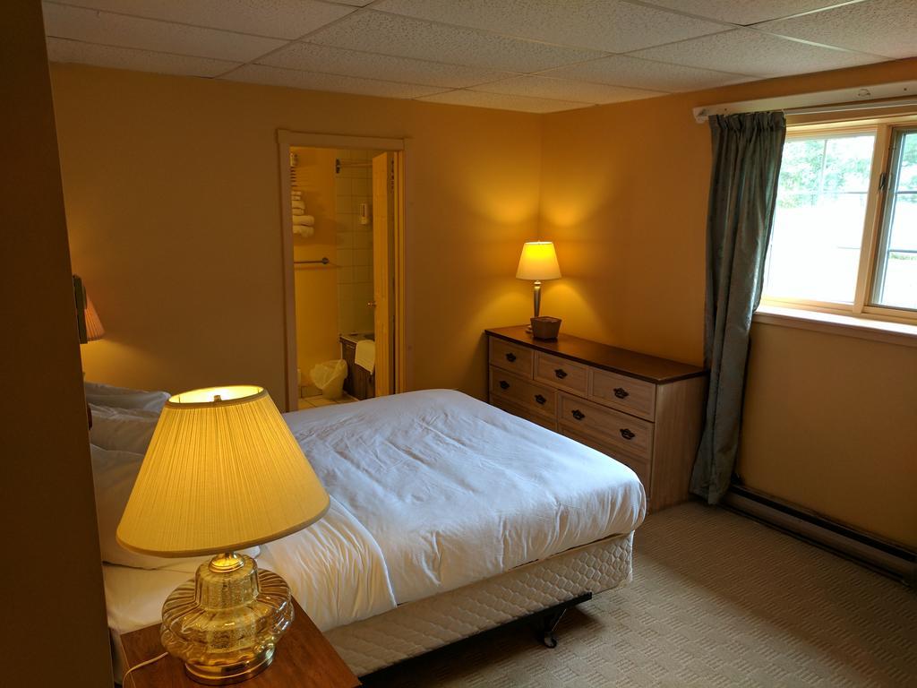 Algonquin Lakeside Inn Dwight Zewnętrze zdjęcie