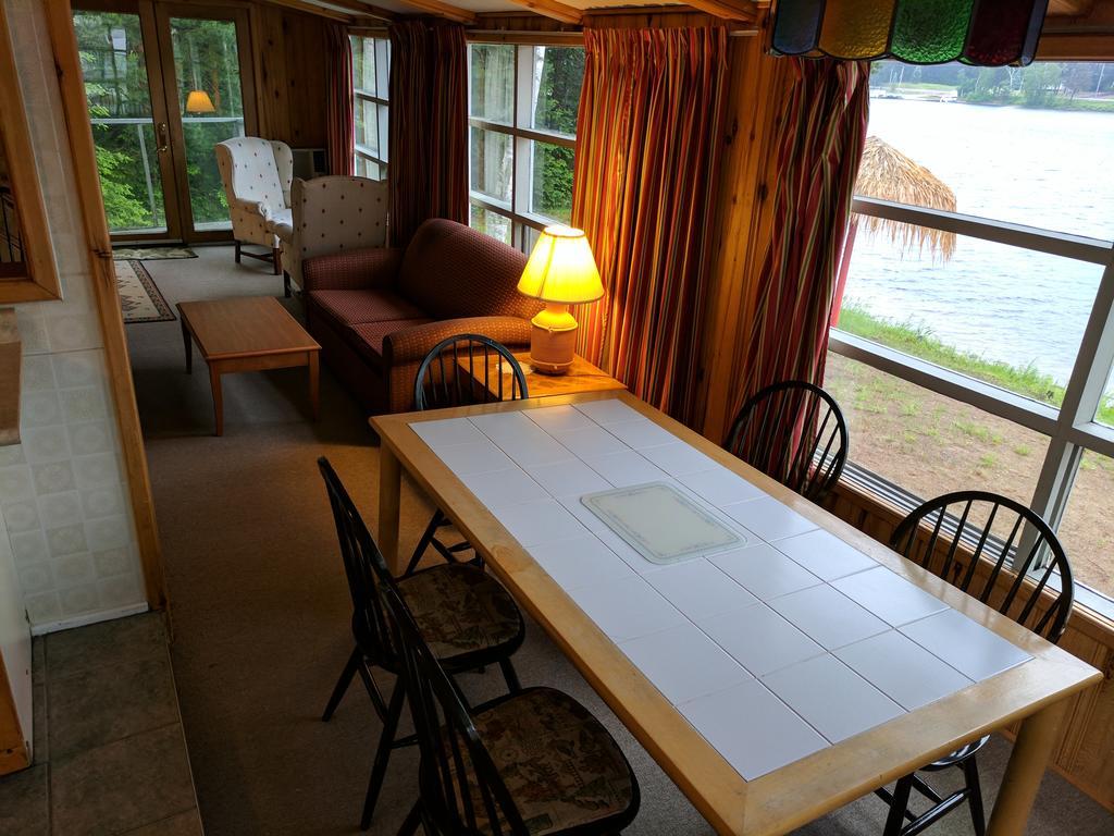 Algonquin Lakeside Inn Dwight Zewnętrze zdjęcie