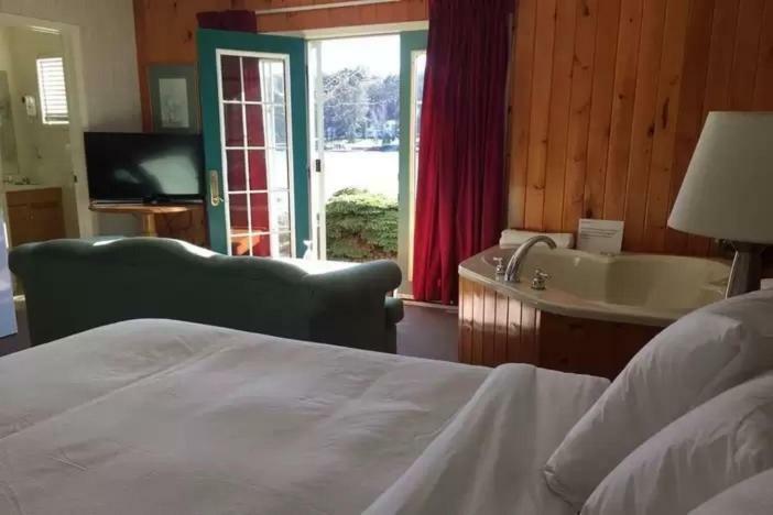 Algonquin Lakeside Inn Dwight Zewnętrze zdjęcie
