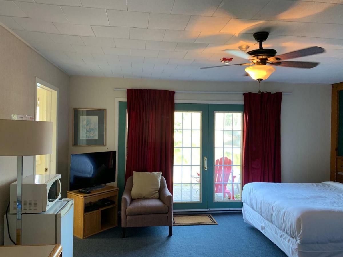 Algonquin Lakeside Inn Dwight Zewnętrze zdjęcie