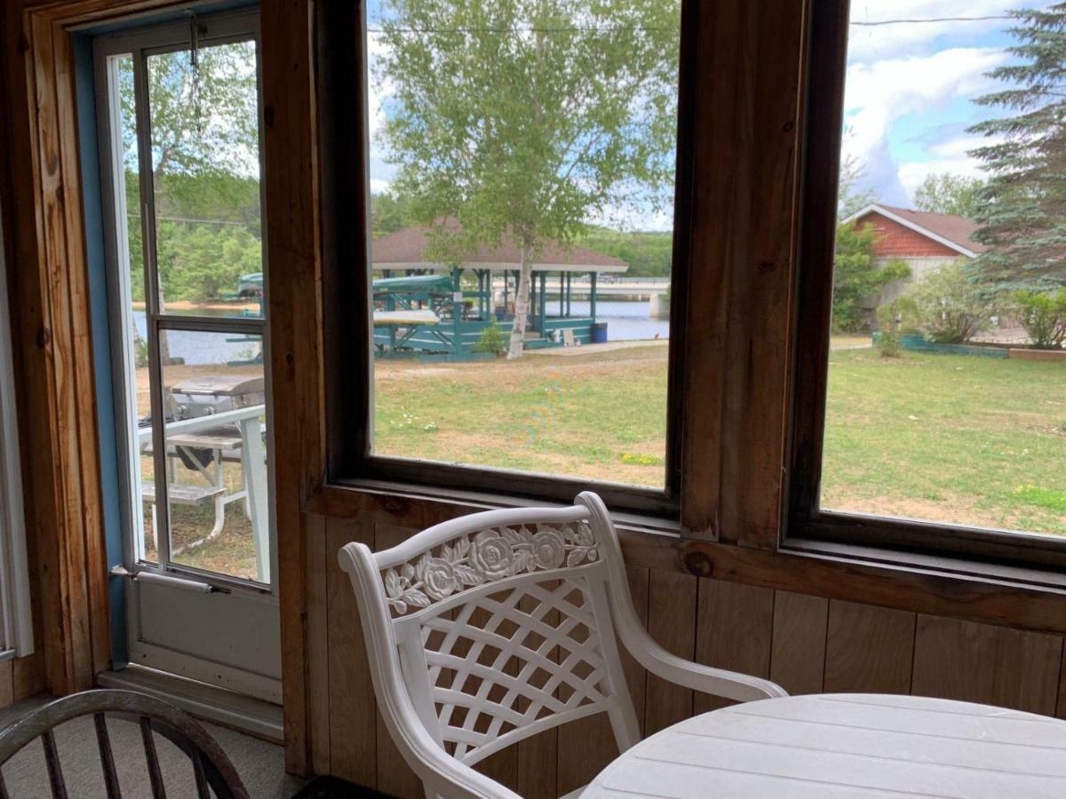 Algonquin Lakeside Inn Dwight Zewnętrze zdjęcie